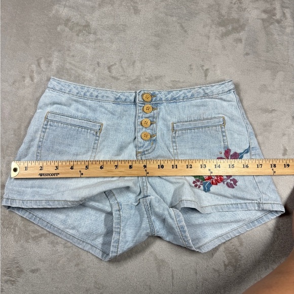 Vintage Surf OP Embroidered Floral Light Blue Jean Denim Hot Pants Shorts Size 3 - Picture 12 of 17